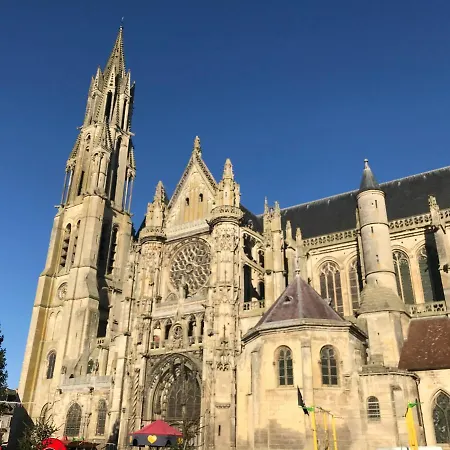 By La Boite En Senlis (Oise)